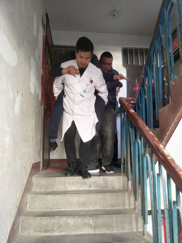 护士300秒极限救人护士的极限救人，一场与死神的较量，300秒生死时速