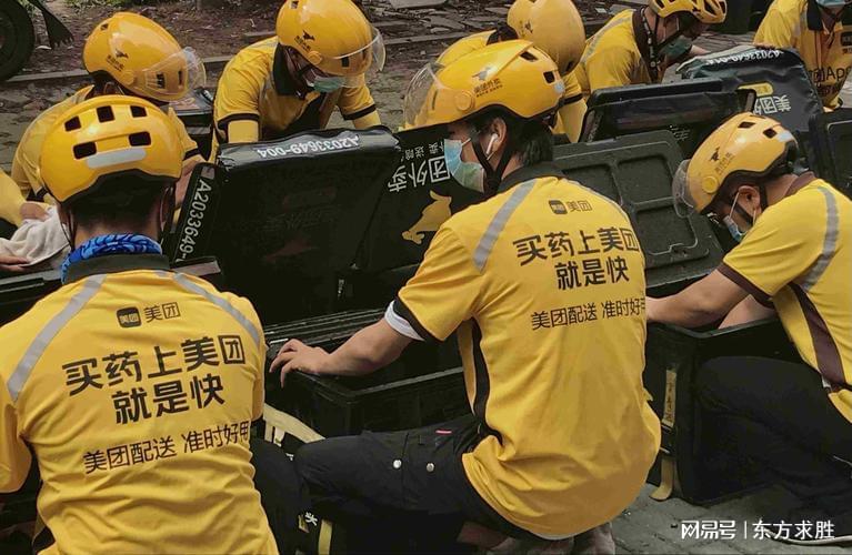 大学毕业生做体育外卖月营收近10万大学毕业生选择做体育外卖这一领域，并成功实现月营收近十万，是一个非常值得赞赏的成就。这表明他们不仅成功地找到了市场机会，还具备了一定的创业能力和经营策略。以下是对这一情况的简要分析